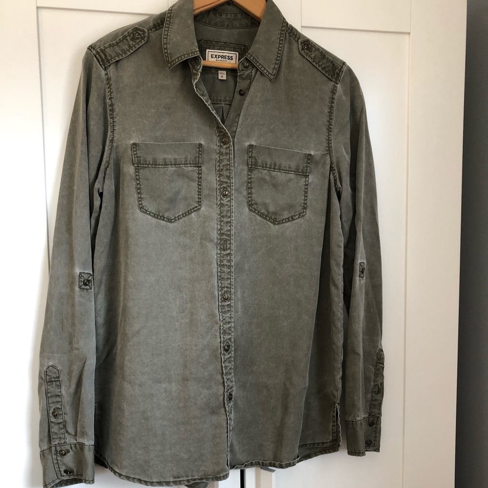 Boyfriend fit, faded, green/khaki button down